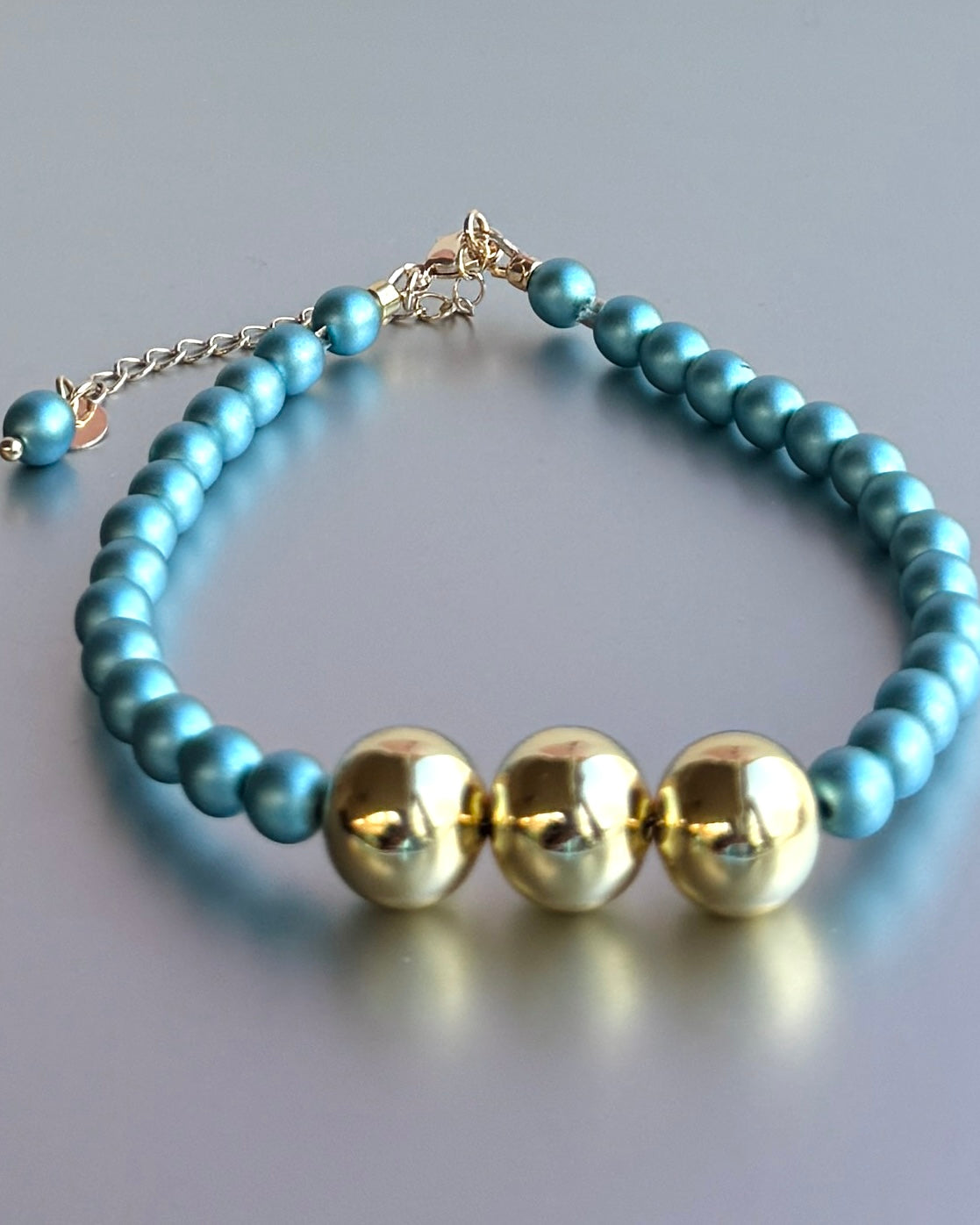Betty boo petrol blue crystal gold pearl anklet