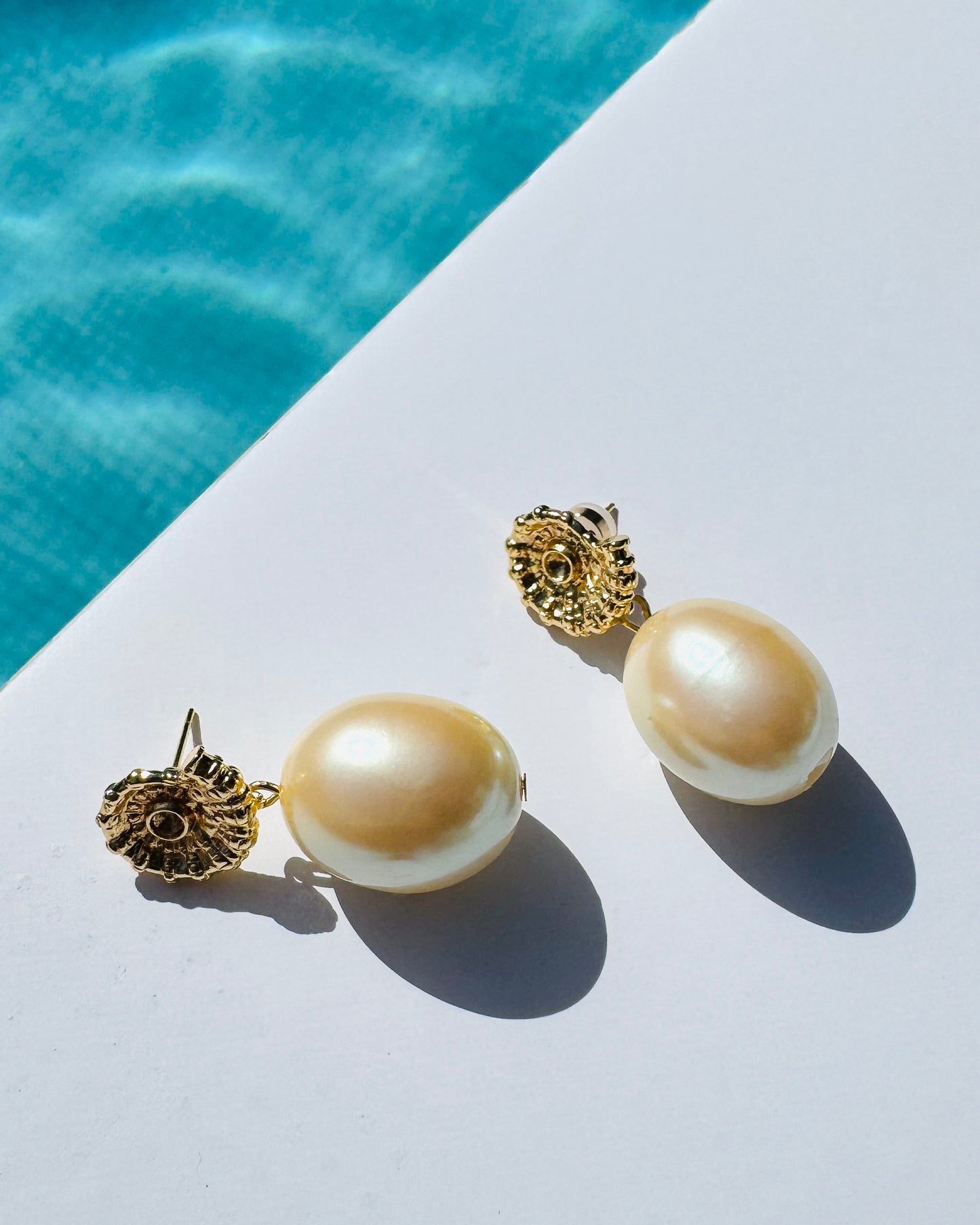 Aoi vintage Japanese imitation pearl + 18k gold shell earrings