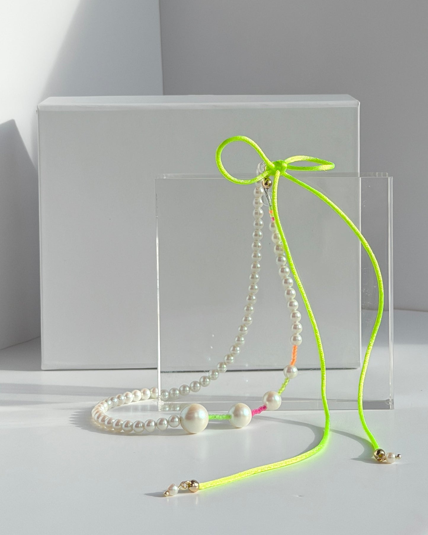 Neapolitan kiss pearl + neon bow tie chocker