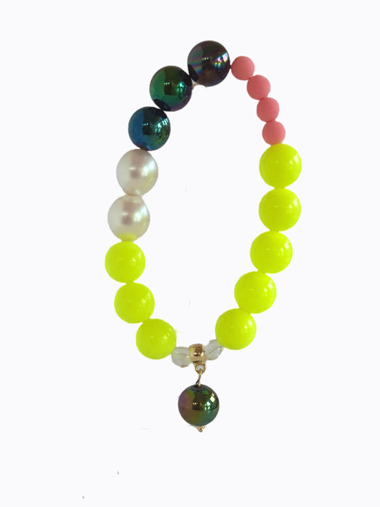 Swizzle twist shocking yellow, pearl + ink beaded drop charm bracelet