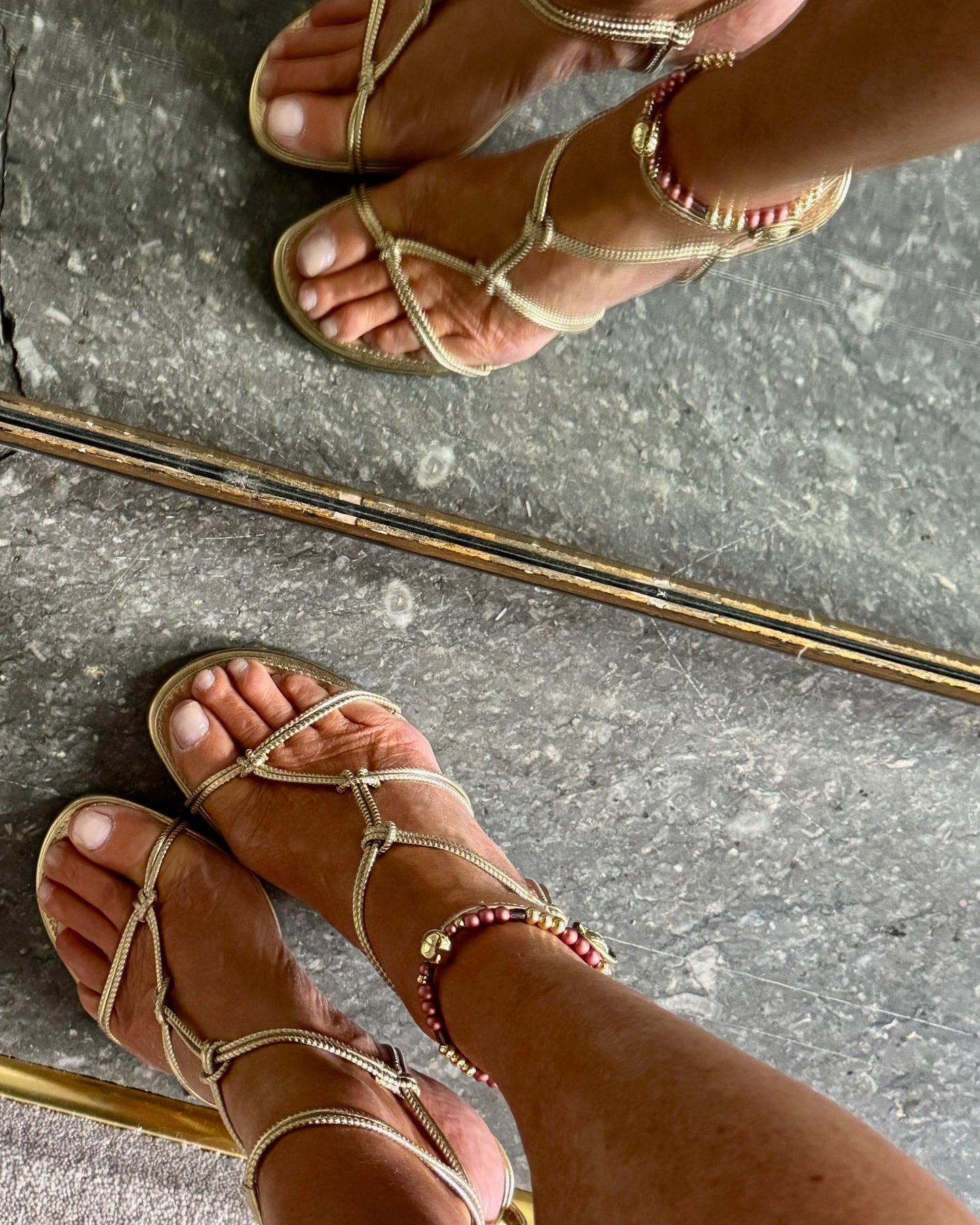 Fifi Trixie burgundy crystal pearl, gold plated beaded anklet