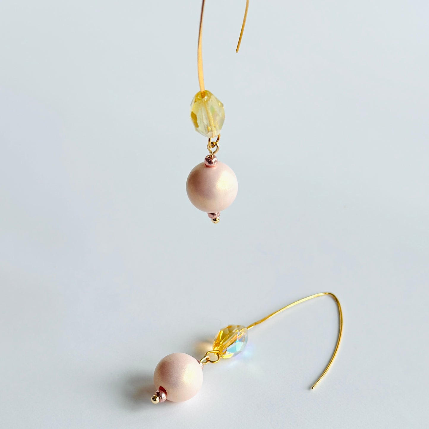 Pose Pink pearl earrings