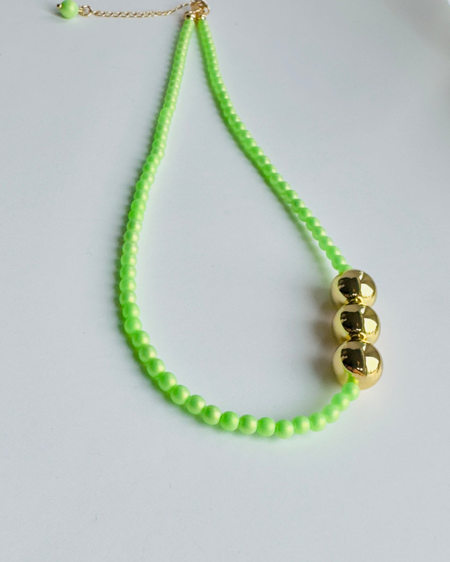 Betty boo iridescent lime crystal pearl gold beaded necklace