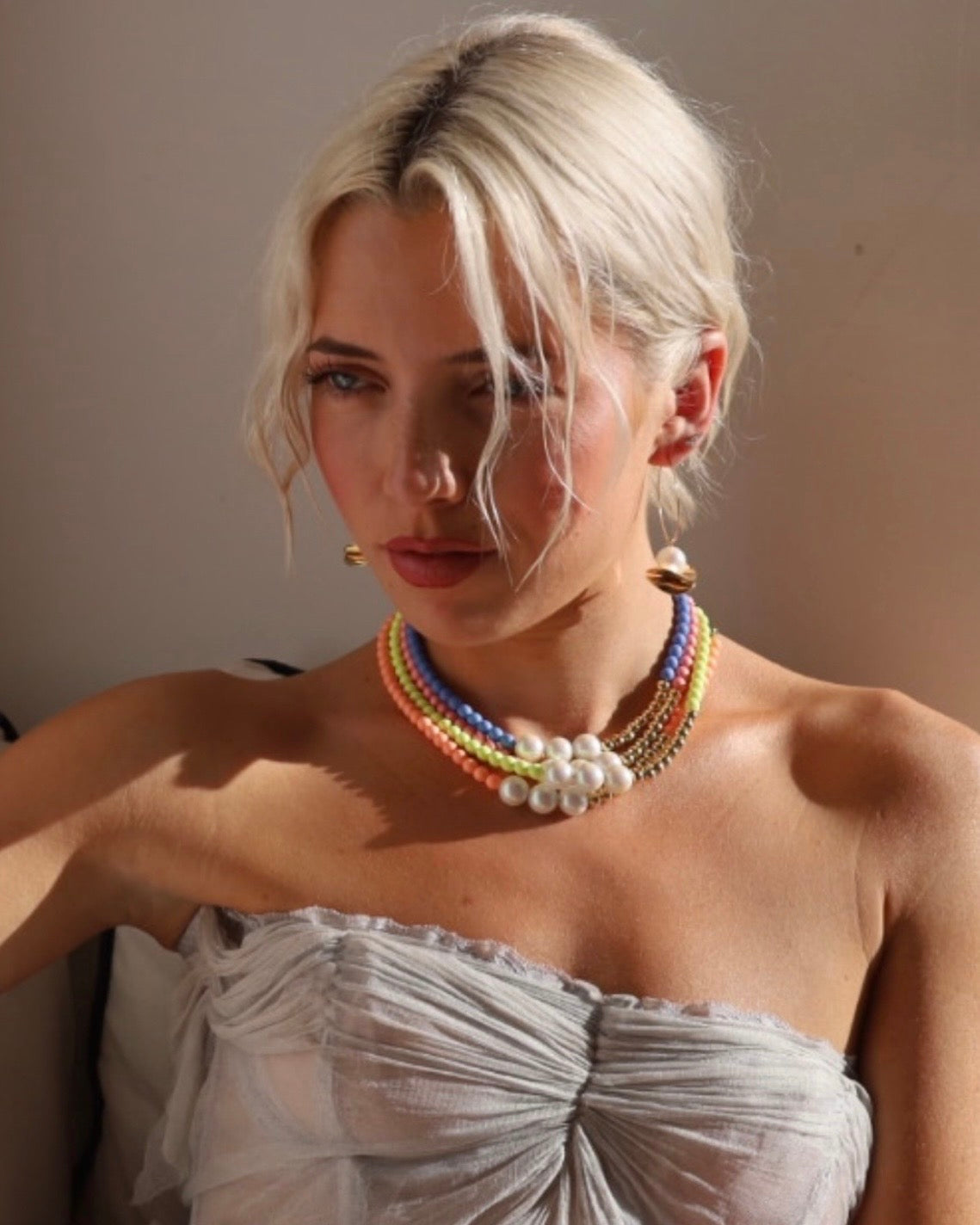 Bonnie bell peach + white crystal pearl + gold necklace