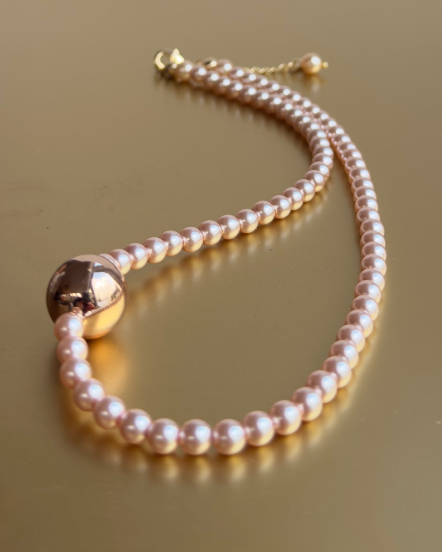 Gilda soft pink + rose gold necklace