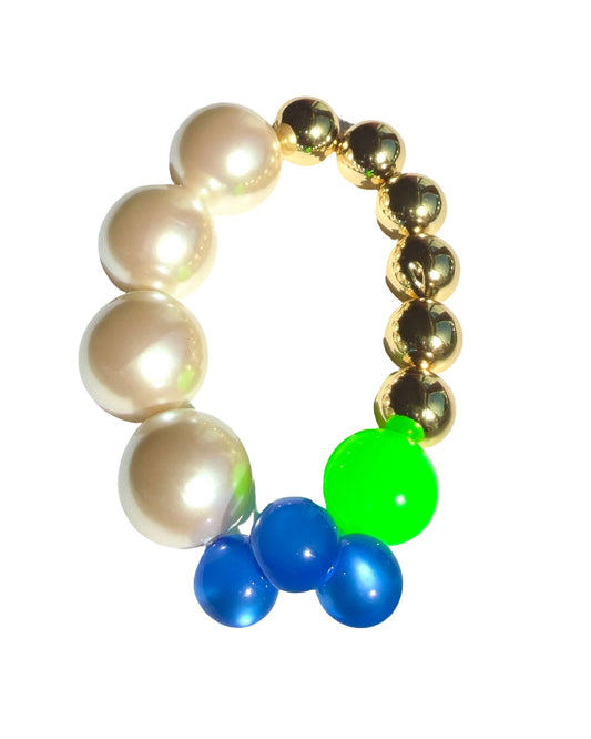 Zesty Bubbalicious vintage pearl, vintage lucite + gold beaded bracelet