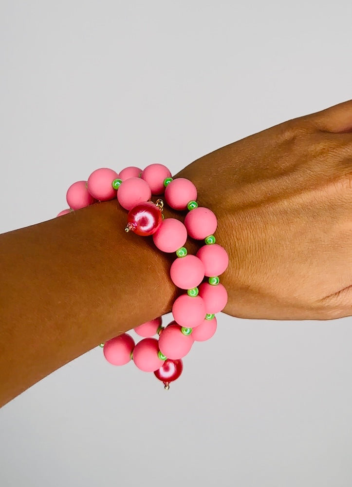 Beau bracelet in pink + neon green, coral pink pearl charm