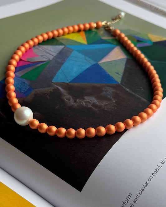 Gilda Iridescent tangerine pearl chocker