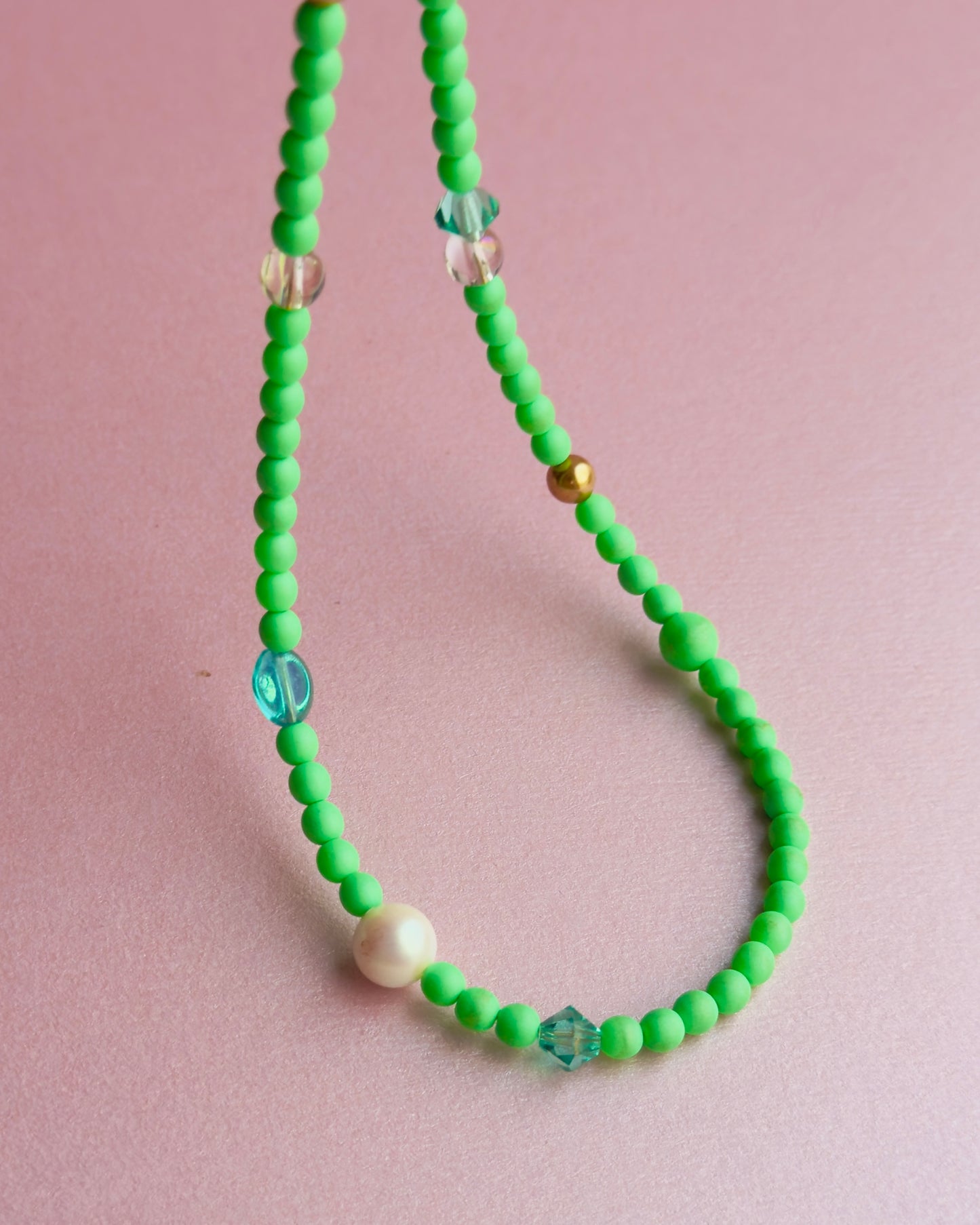 Sherbet drop bright apple green crystal pearl chocker