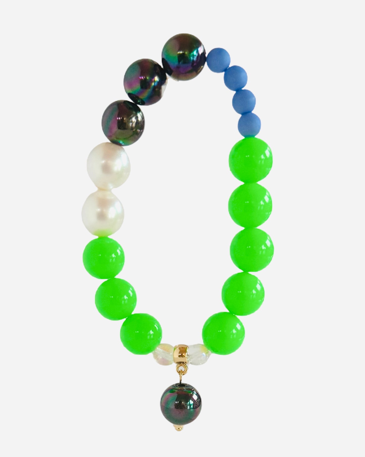 Swizzle twist green, pearl + ink beaded drop charm bracelet