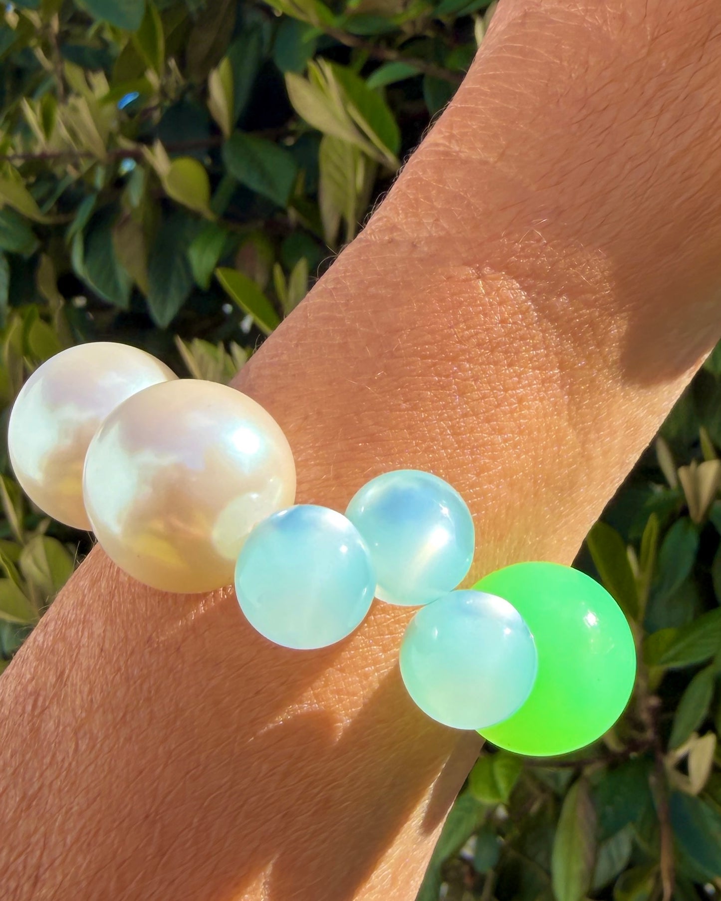 Minted Bubbalicious vintage pearl, vintage lucite + gold beaded bracelet