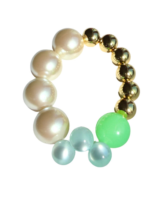 Minted Bubbalicious vintage pearl, vintage lucite + gold beaded bracelet