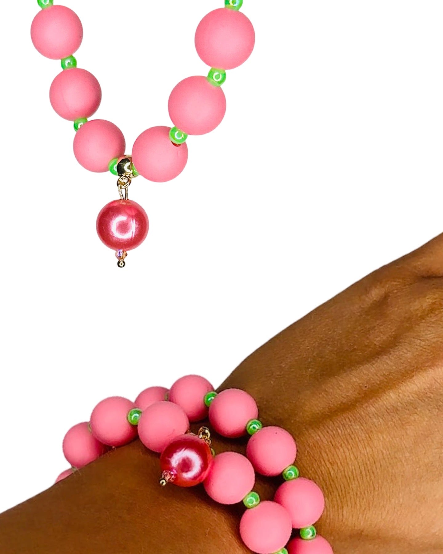 Beau bracelet in pink + neon green, coral pink pearl charm