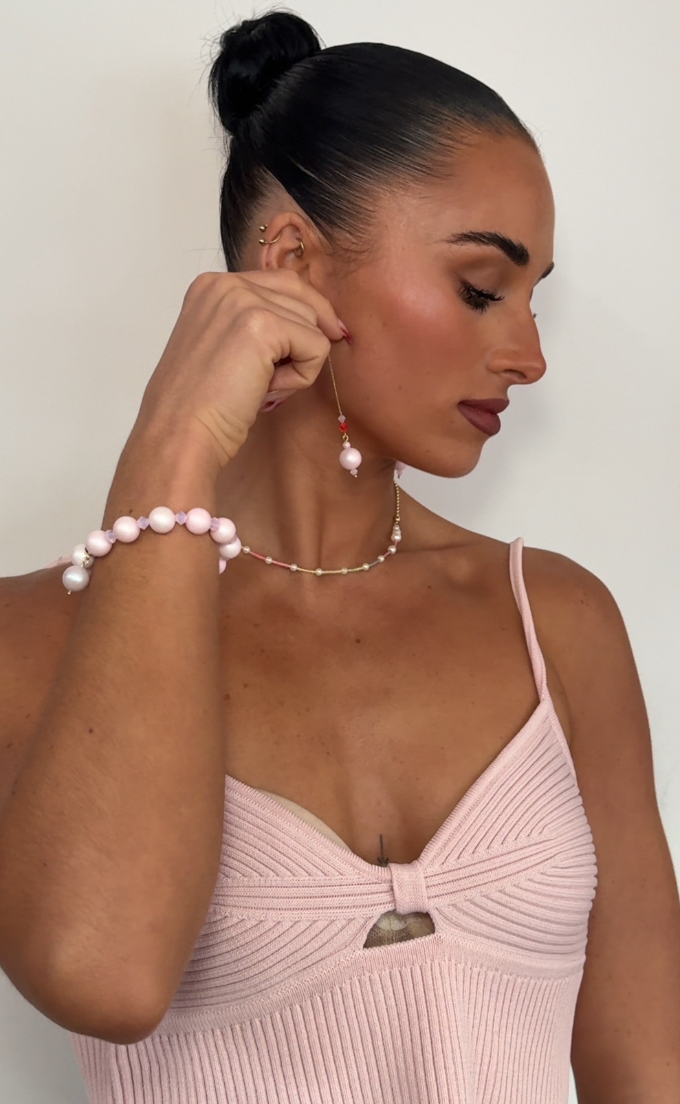 Coco neon + pearl gold choker