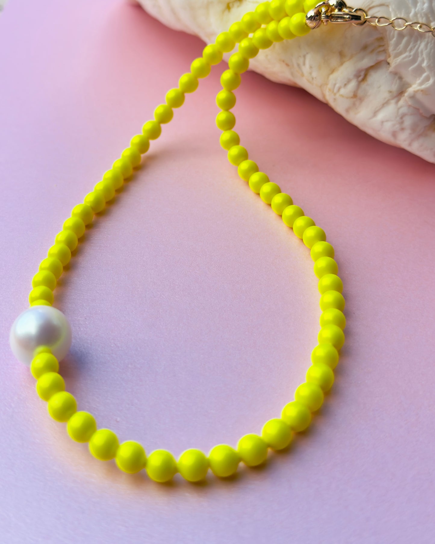 Gilda neon yellow pearl necklace