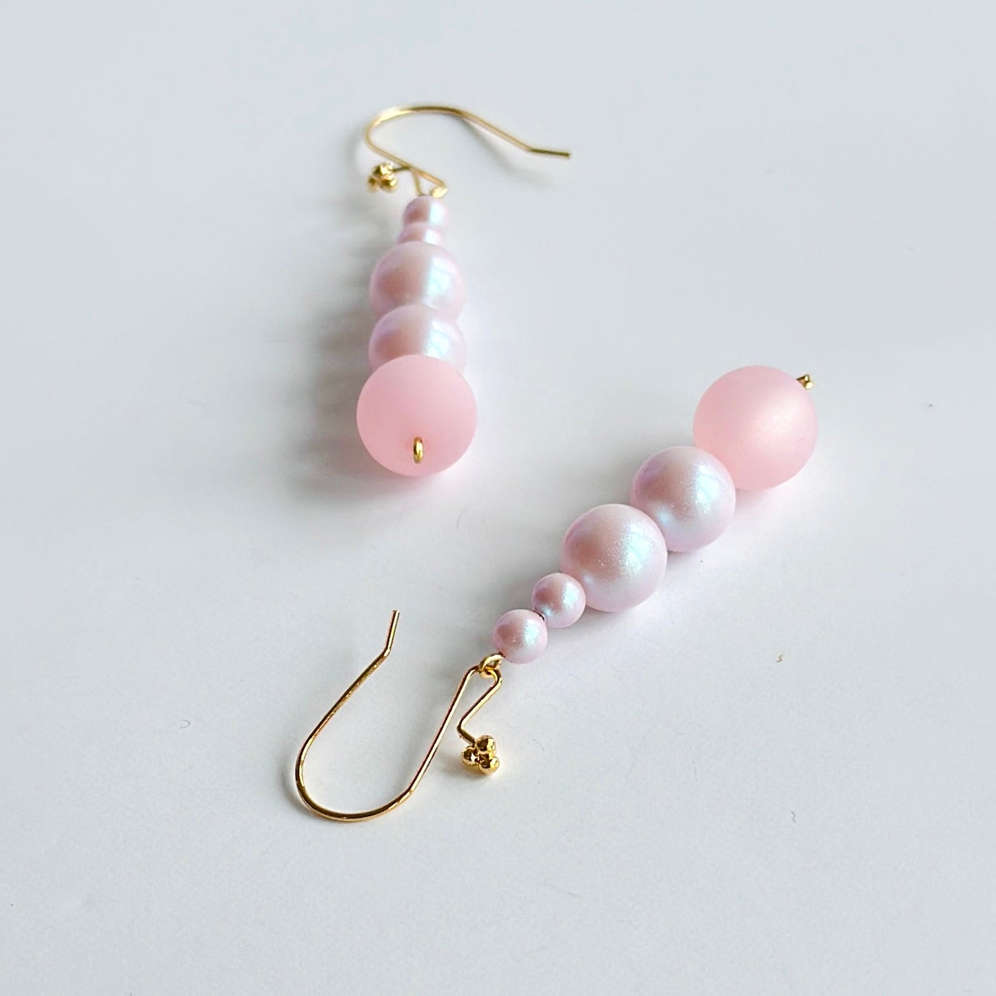 Seaside twist powder pink pearl earrings