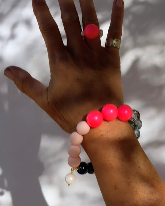 Joyful clash whirl neon pink bracelet