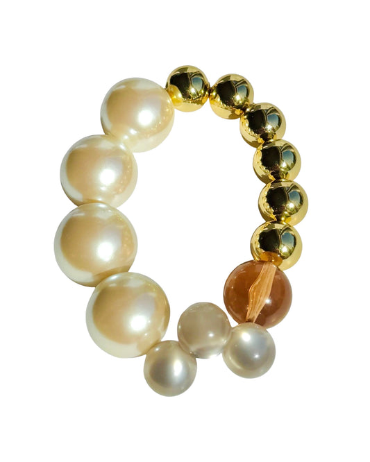 Caramel crunch Bubbalicious vintage pearl, vintage lucite + gold beaded bracelet