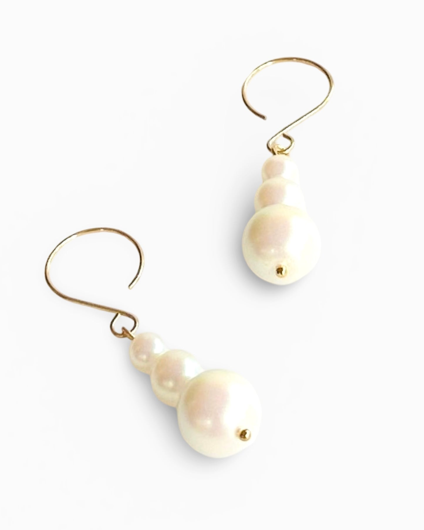 Snow twirl pearl earrings