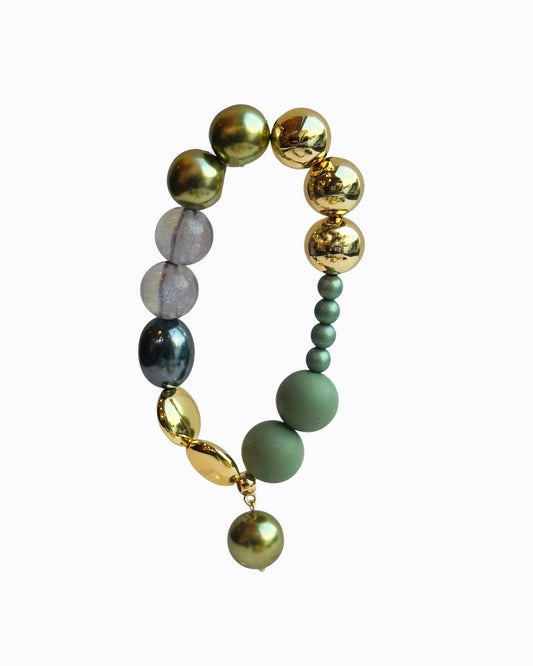 Velvetine valentine Olive crystal, pearl, gold beaded bracelet
