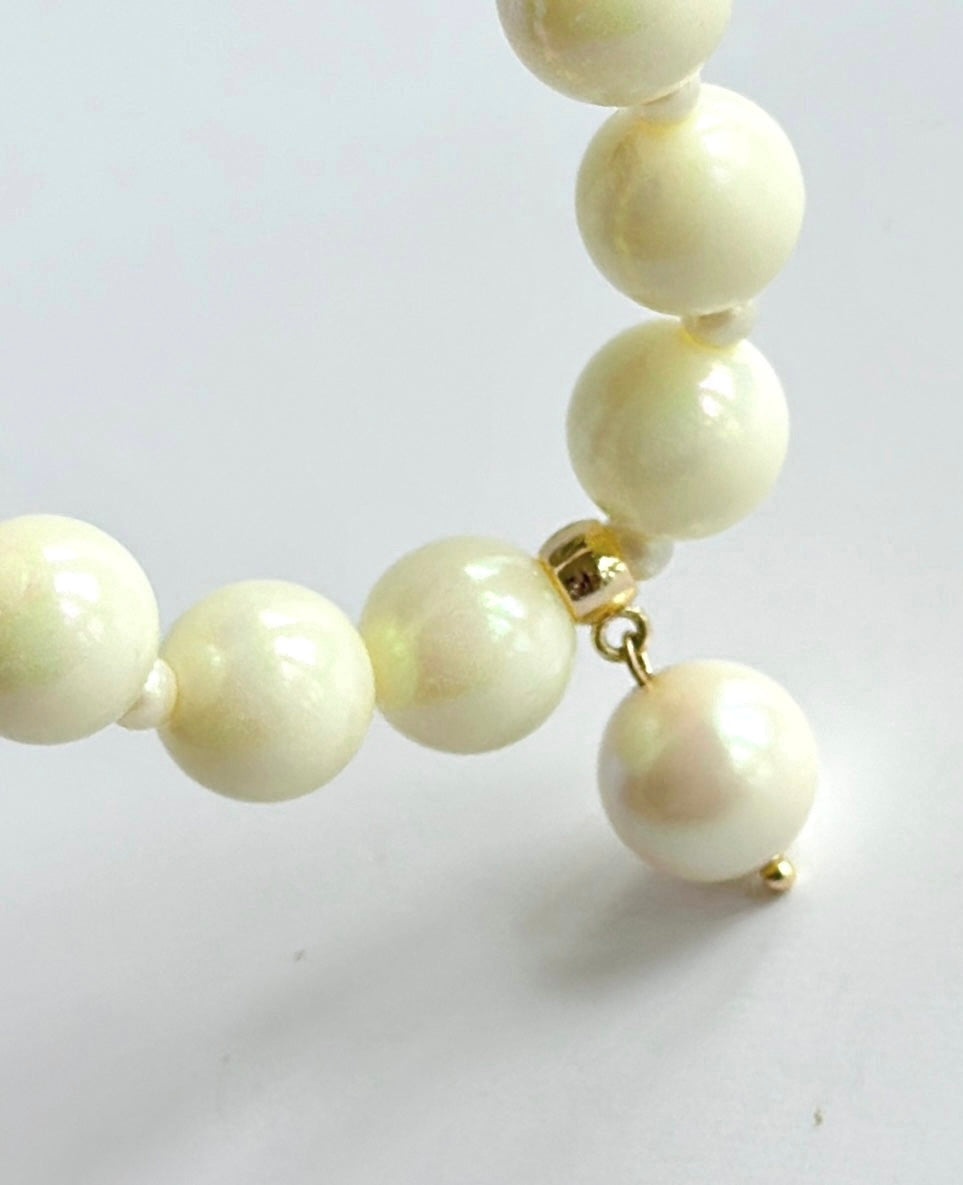 Beau bracelet in soft cream, crystal pearl charm