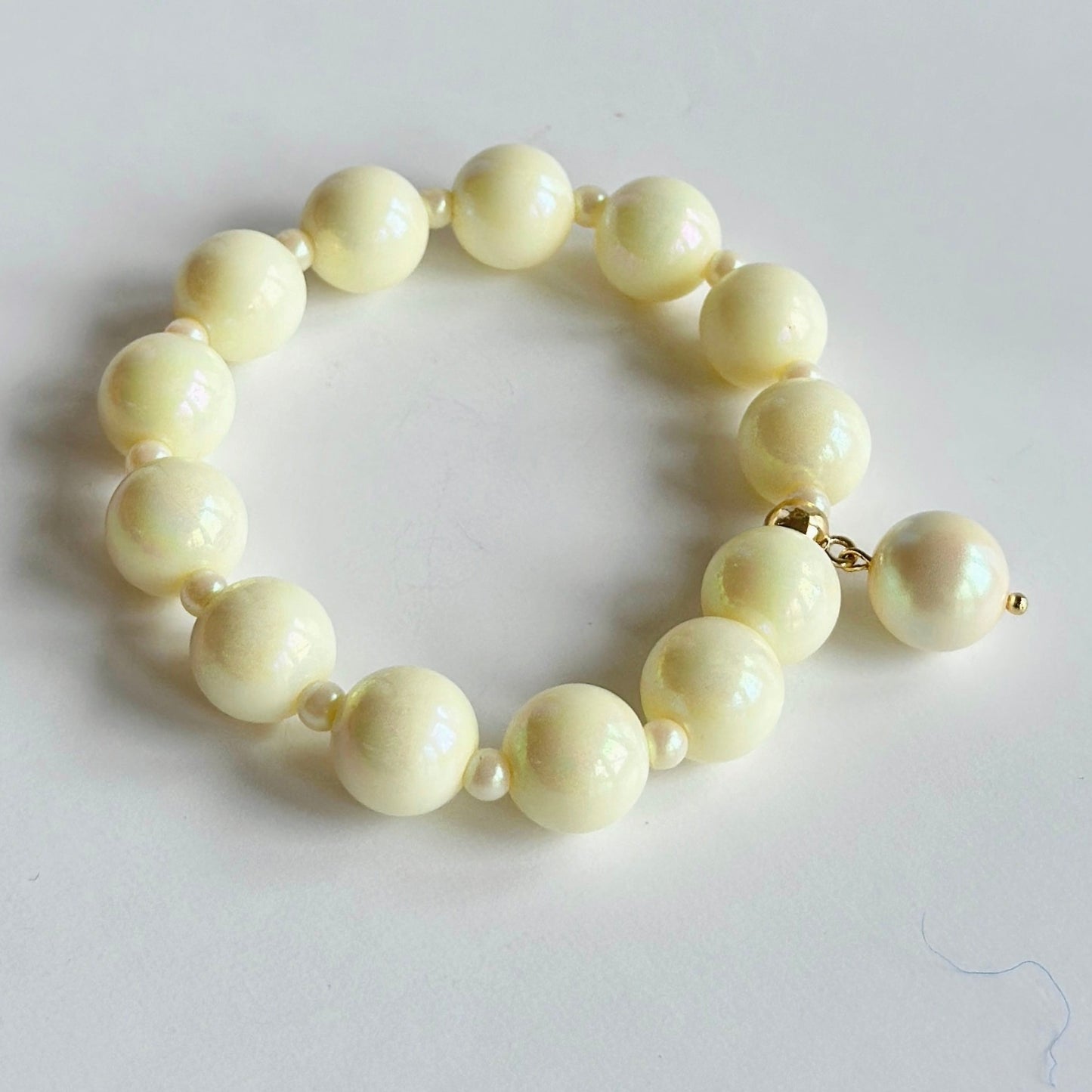 Beau bracelet in soft cream, crystal pearl charm